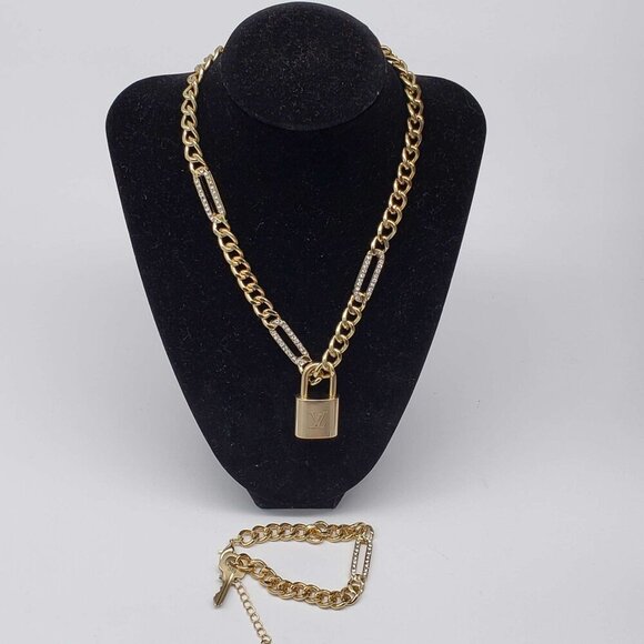 100% Auth Louis Vuitton Lock & Key with Unbranded Gold Plated Chain Necklace - Picture 2 of 12